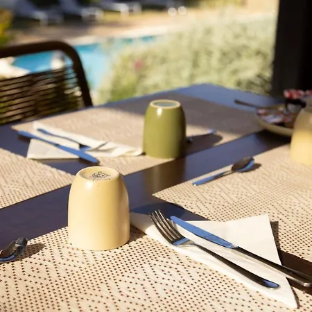 Hotel Domaine Les Sources De 3*